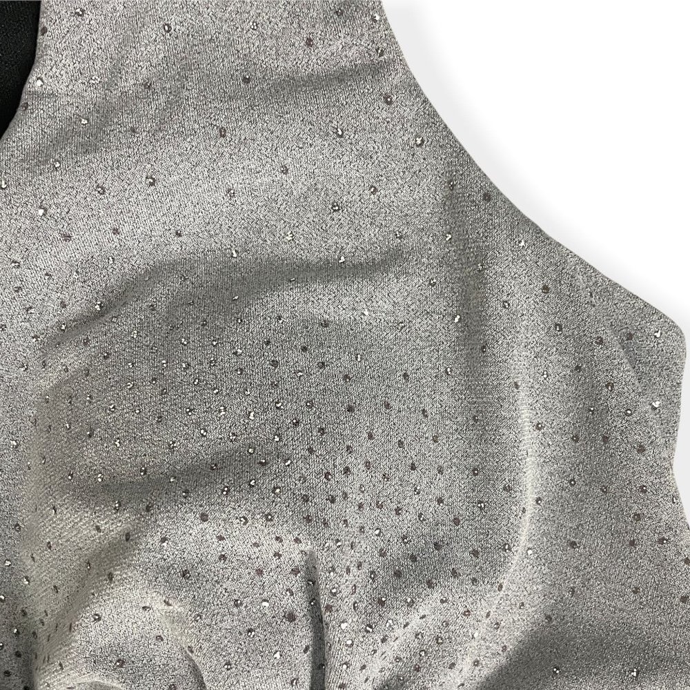 3/$30 ⭐️ SLEEVELESS V-Neck Gray and Black Dress - Picture 5 of 6